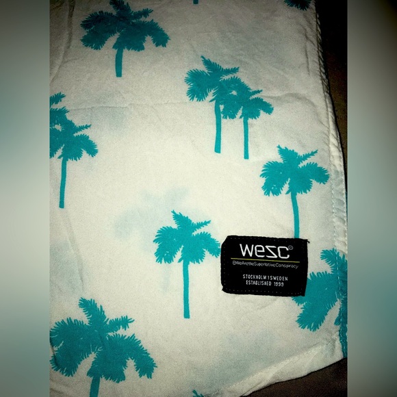 WESC Oden Palm Mens Button Up Shirt. Size Large. Excellent Condition. - Picture 3 of 5